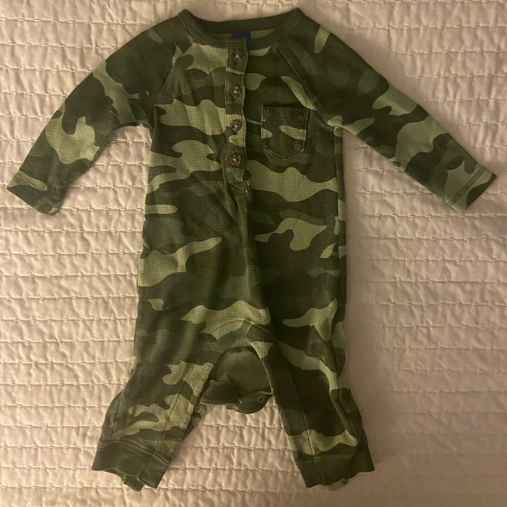 Old Navy Camouflage outfit